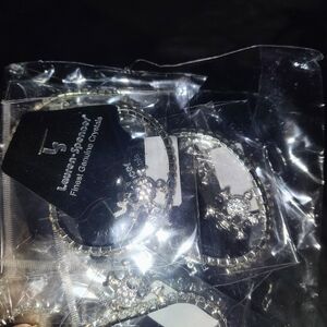 Silver Jewelry Accessories with Metallic Shine